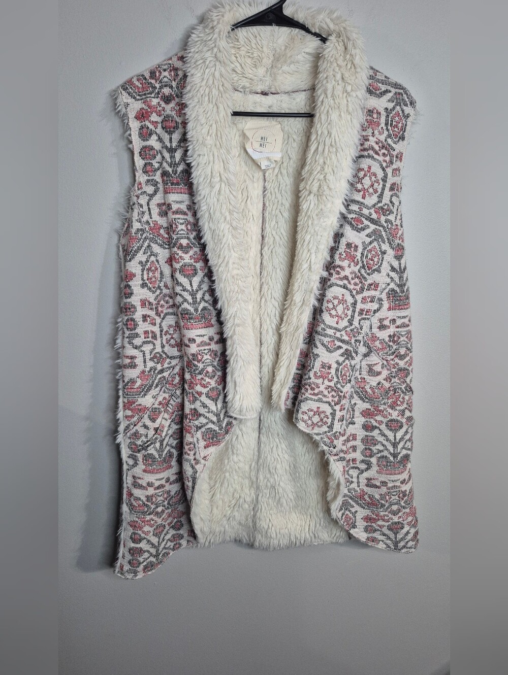 Hei Hei Womens Cozy Floral Patterned Faux-Sherpa Vest - Cream and Pink